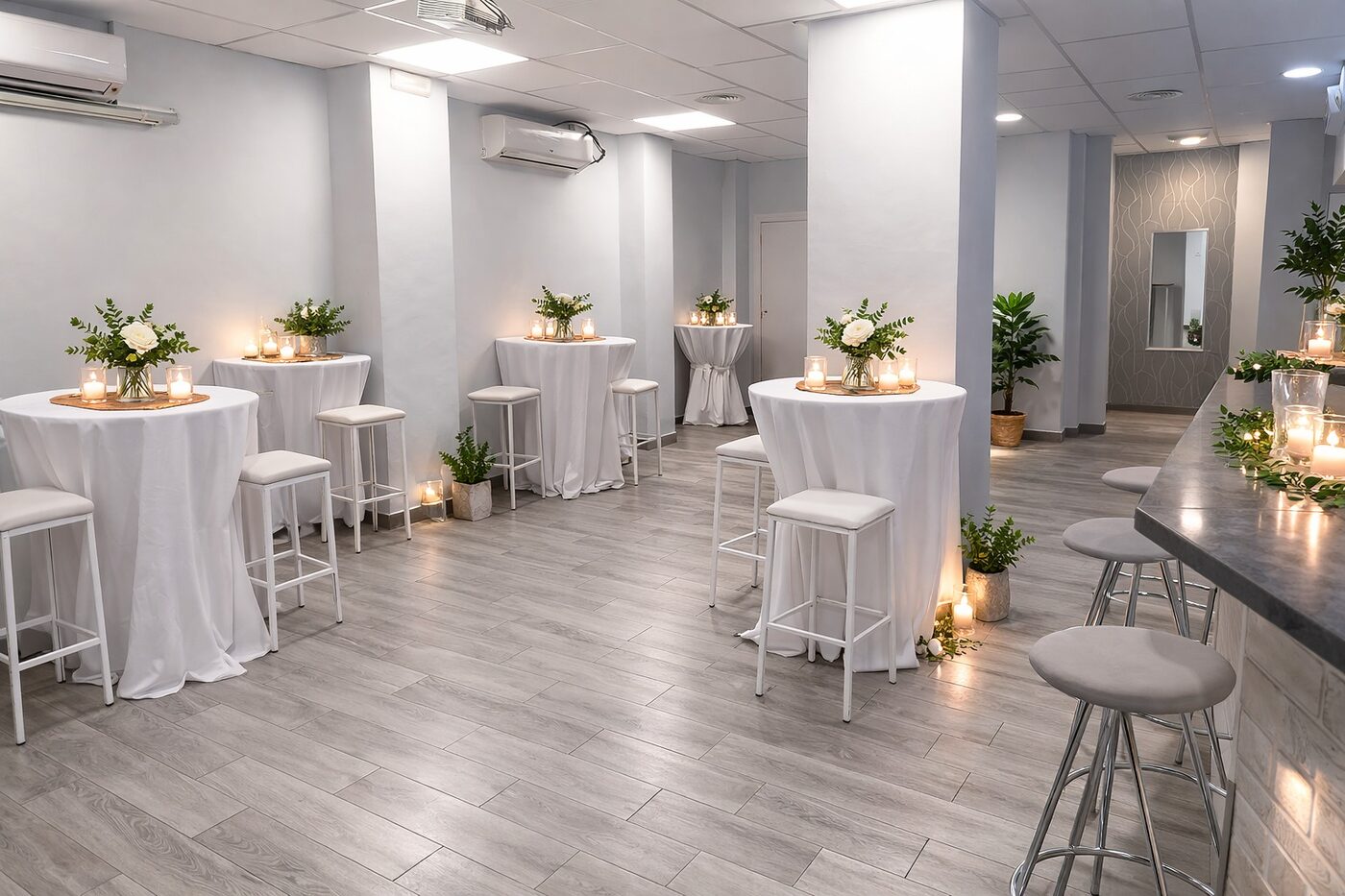 Local para eventos en Sevilla - Rondan Eventos & Espacios con decoración elegante e iluminación cálida